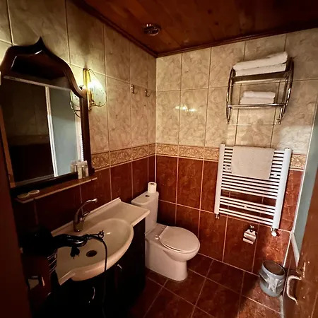 Tokmak Hotel *