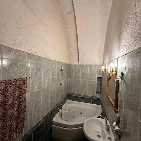 Tokmak Hotel *