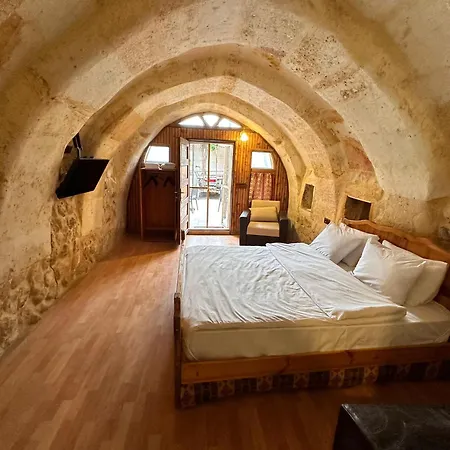 Tokmak Hotel *